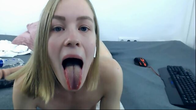 Cute Blonde Teen Is amateur anal blonde