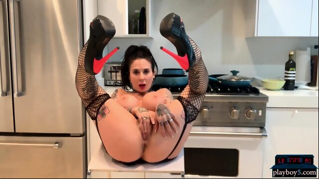 Big boobs MILF close-up fetish hd